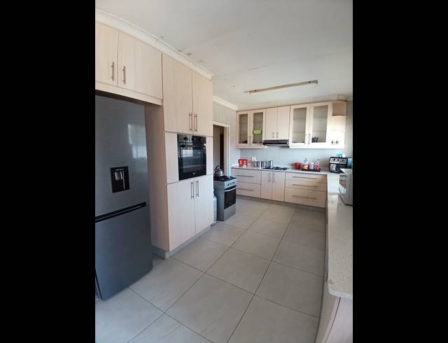 4 BEDROOM HOUSE FOR SALE IN VAALPARK